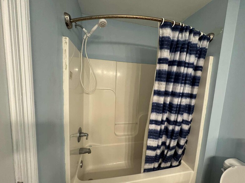 Building Photo - 6206 W Desoto St