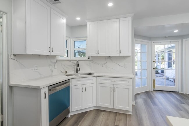 Building Photo - 4668 St Clair Ave