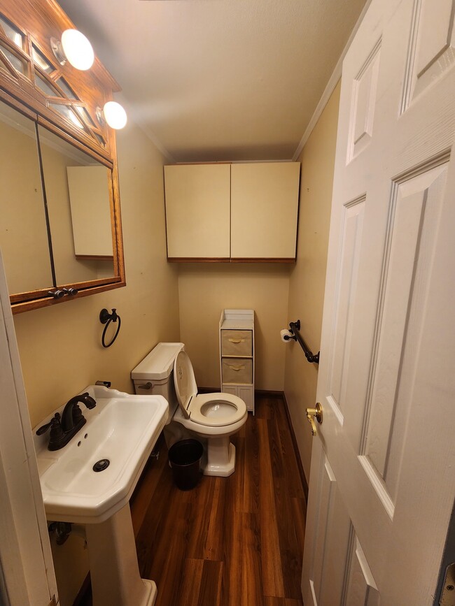 1/2 bathroom (1st floor) - 4221 Regulus Crse