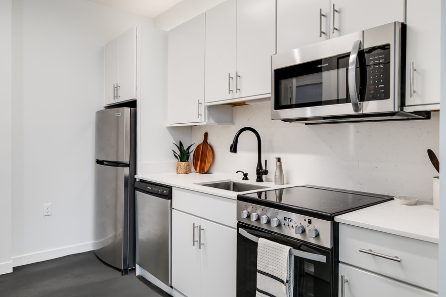 Building Photo - The Hub Apartments