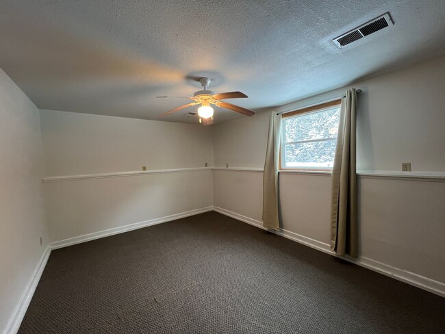 Building Photo - 602-614 Brown Street