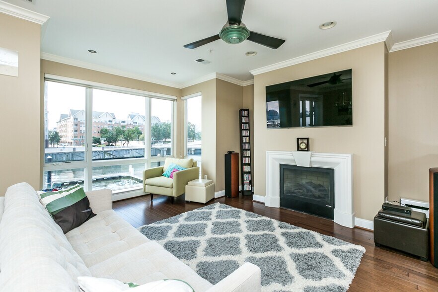 Building Photo - 639 Ponte Villas S