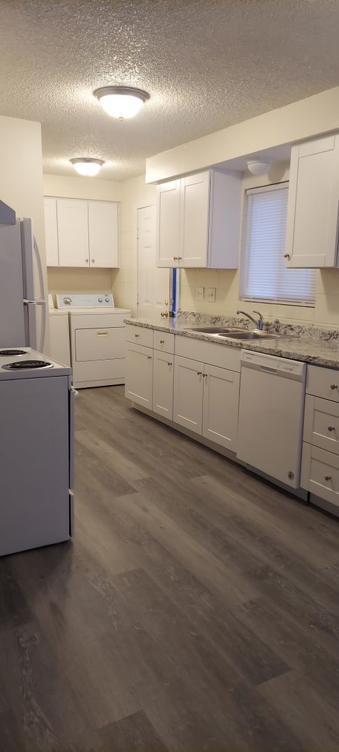 Building Photo - CP253