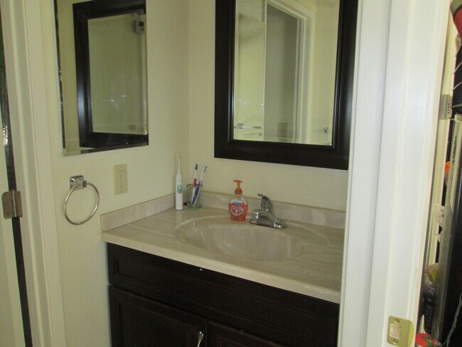 Building Photo - Branch, 367-369