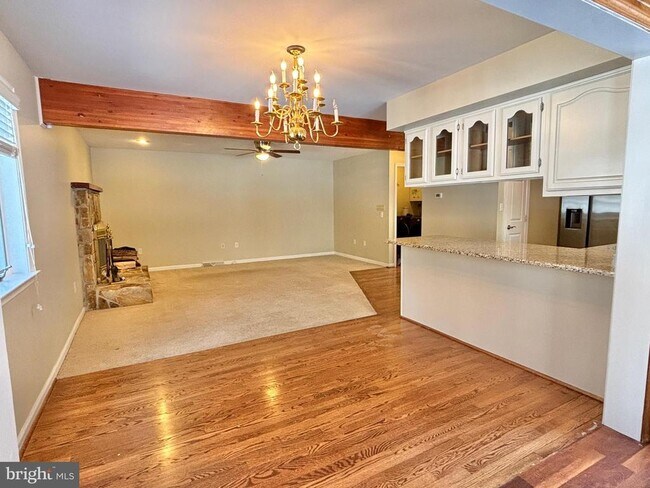 Building Photo - 498 Dean Dr