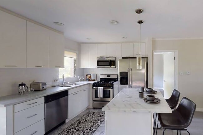 Primary Photo - The Biarritz Apartments