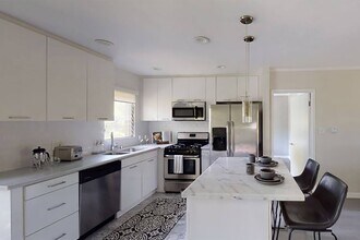 Building Photo - The Biarritz Apartments
