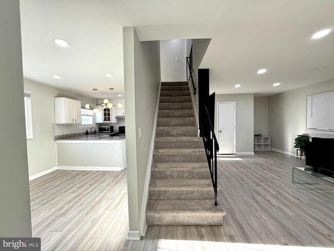 Building Photo - 819 Carrington Ave