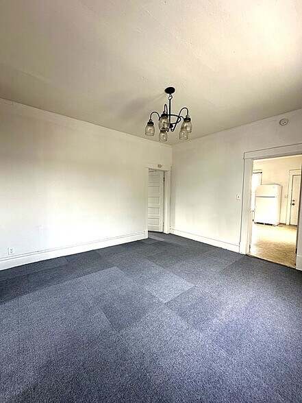 Building Photo - 2013 E 1st Ave