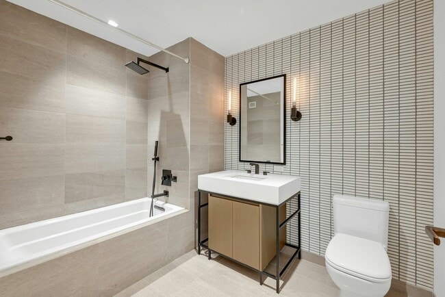 Building Photo - 2 Shore Ln