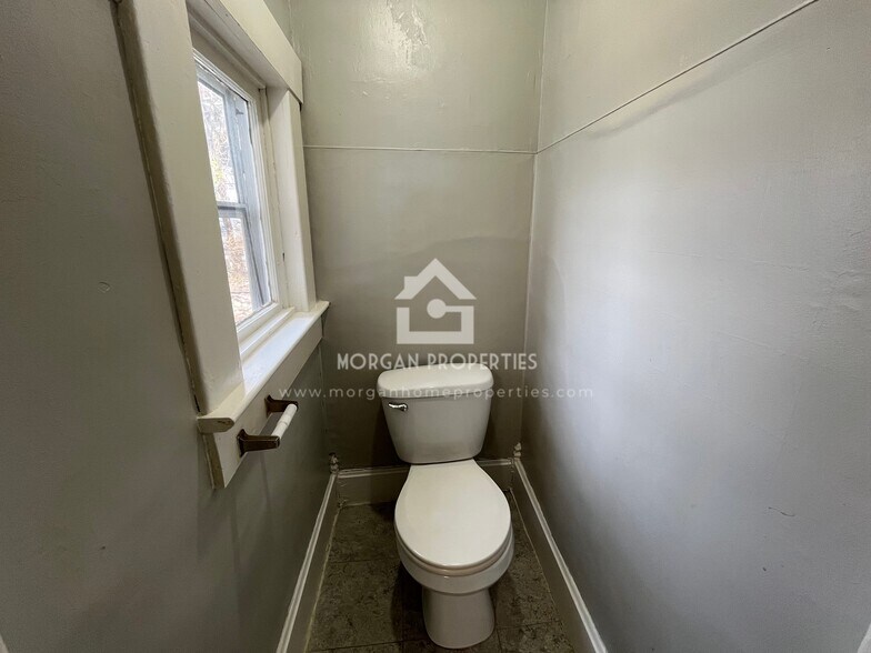 Building Photo - 1102 Spring St