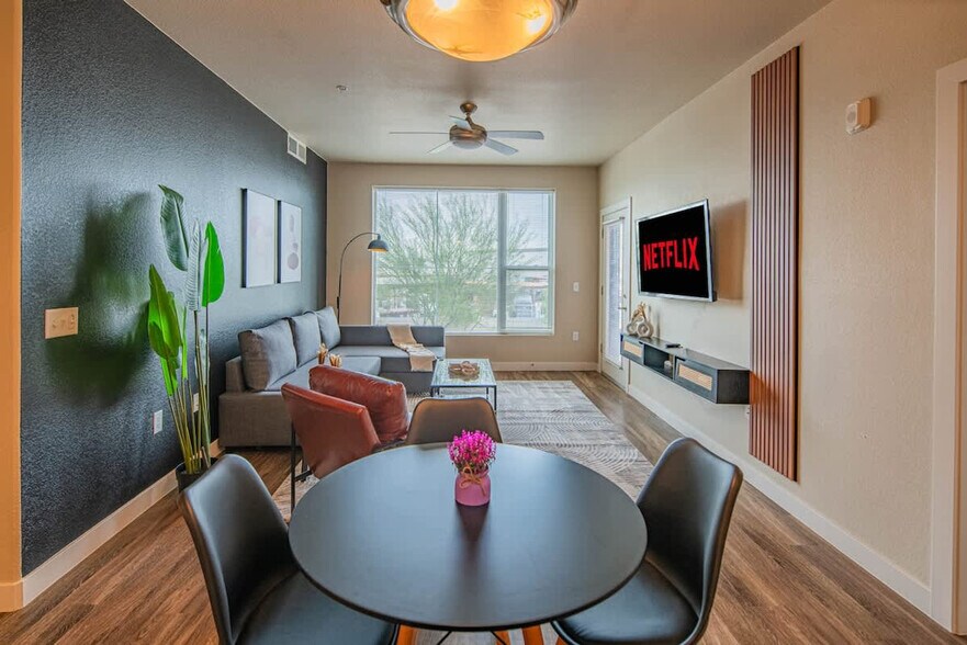 Primary Photo - 1890 S Country Club Way