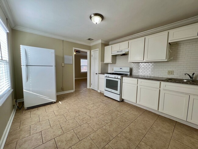 Building Photo - Charming & Fully Remodeled 2-Bedroom Home ...