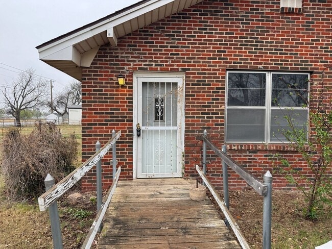 Building Photo - 5 Bed 2 Bath Home w/ 6.14 Acres In Iowa Park ISD.