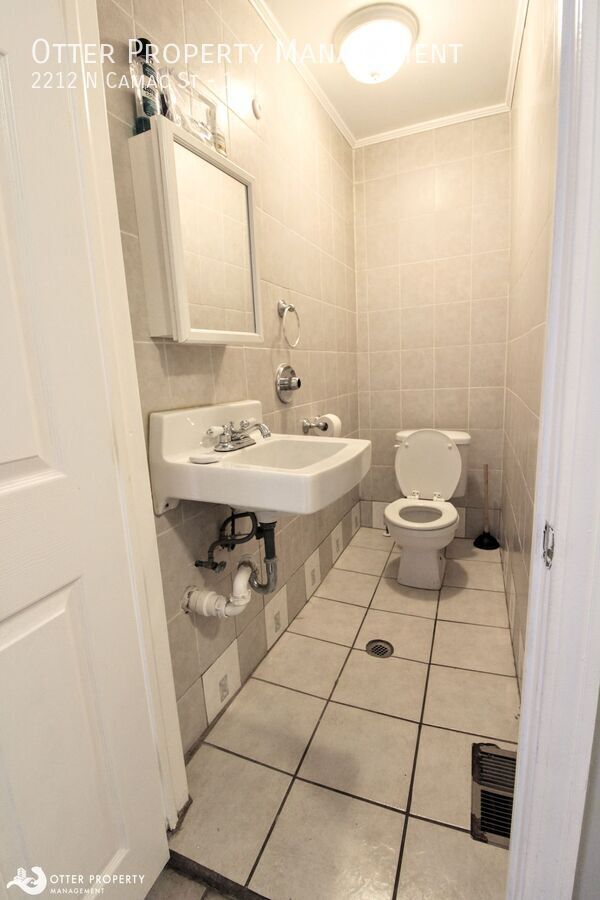 Building Photo - Room for Rent- Clean, Private Room for Ren...