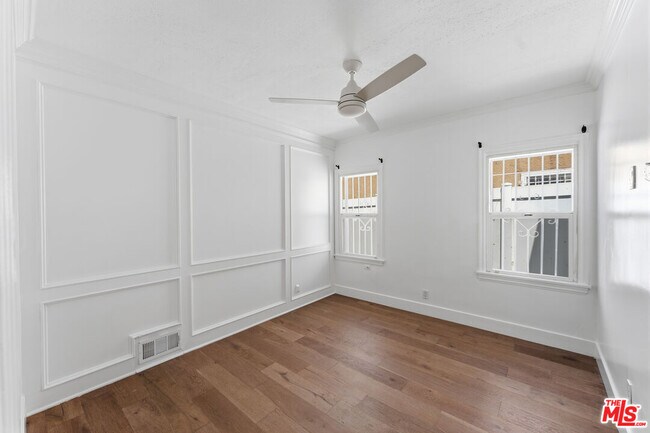 Building Photo - 537 N Poinsettia Pl