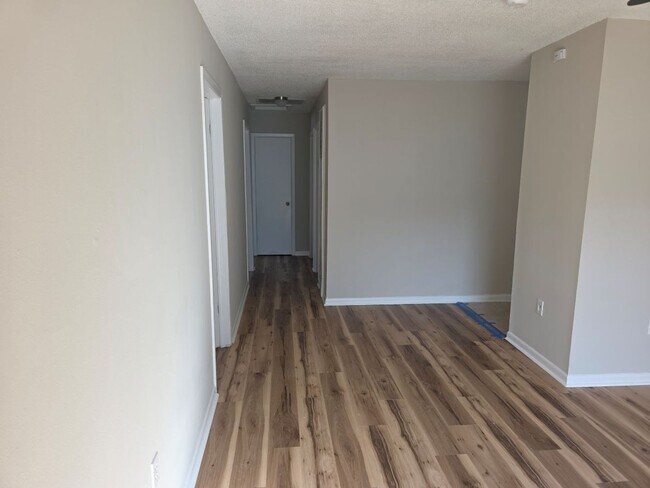 Building Photo - Temple Terrace Hideaway