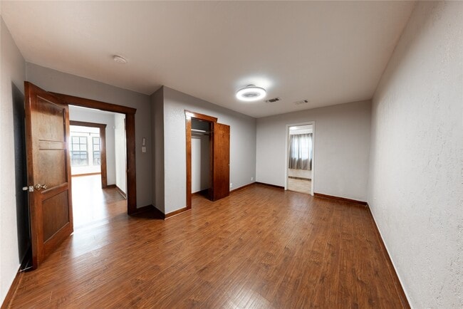 Building Photo - 1229 W 21st St