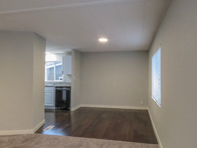 Building Photo - Century Meadows Home Available Now- Aurora
