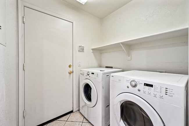 Building Photo - 8205 S 45th Ln