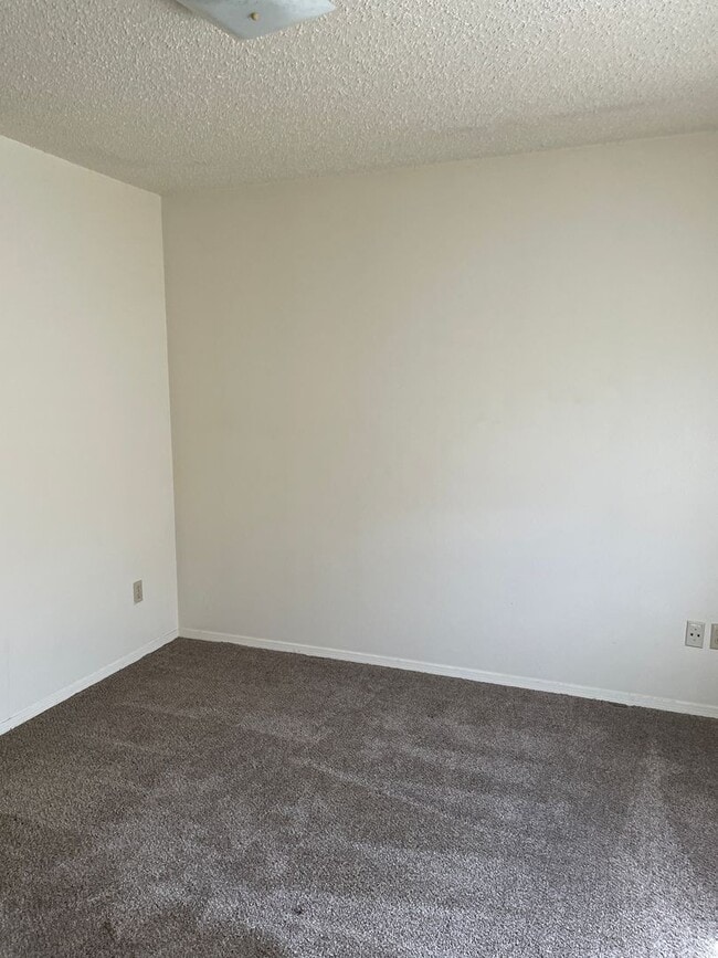 Building Photo - Move in ready!