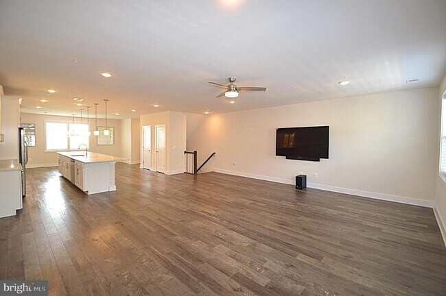 Building Photo - 44840 Tiverton Sq