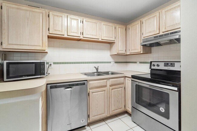 Building Photo - 1825 Palm Cove Blvd