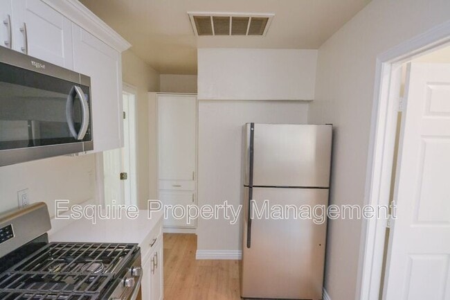 Building Photo - 2177 James Ave