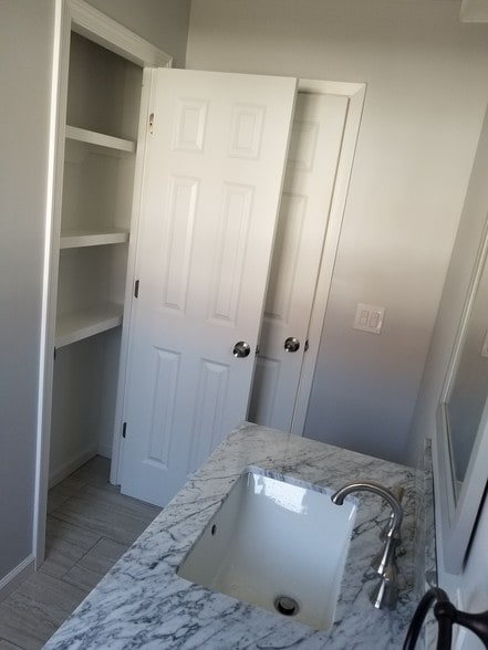 upstairs bathroom - 285 Queen St
