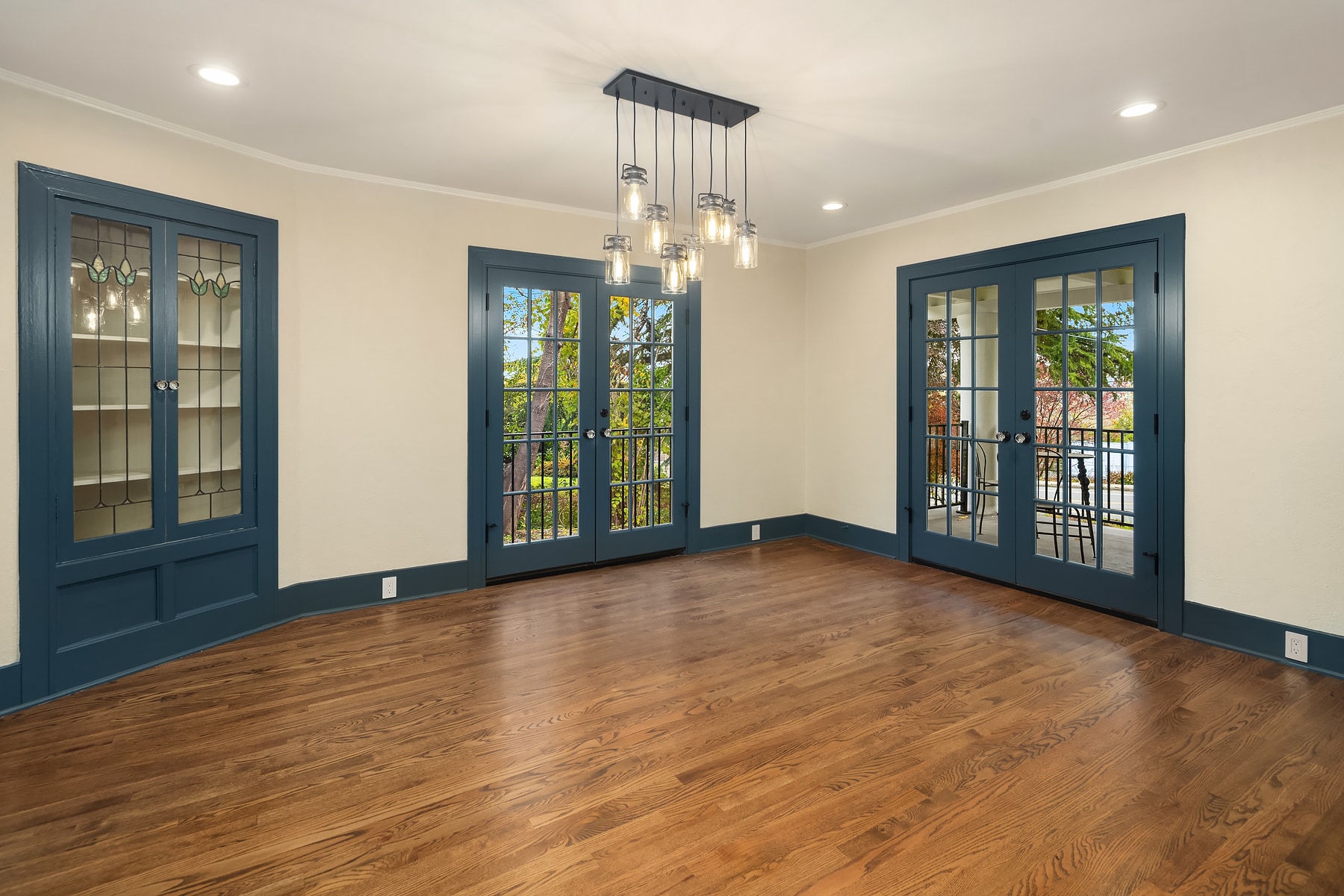 Building Photo - 10425 Des Moines Memorial Dr S