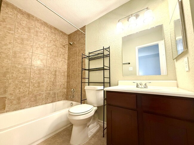Building Photo - *COMING SOON* 2-Story 3 Bedroom / 2.5 Bath Duplex Near Ingram Park Mall!