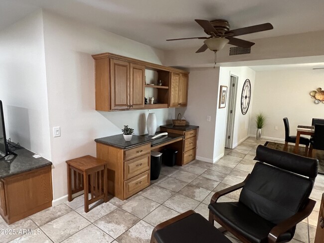 Building Photo - 10827 W Santa Fe Dr