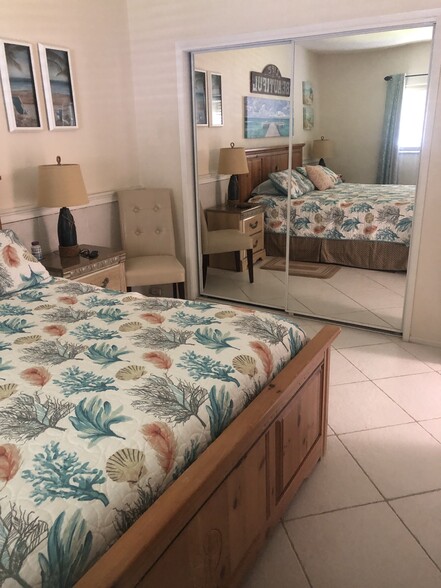 Building Photo - 700 SE 7th Ave