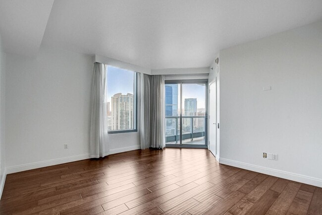 Building Photo - Turnberry Towers 2705W-City/Golf Course Views from this Stunning 1Bd/1.5Ba Residence