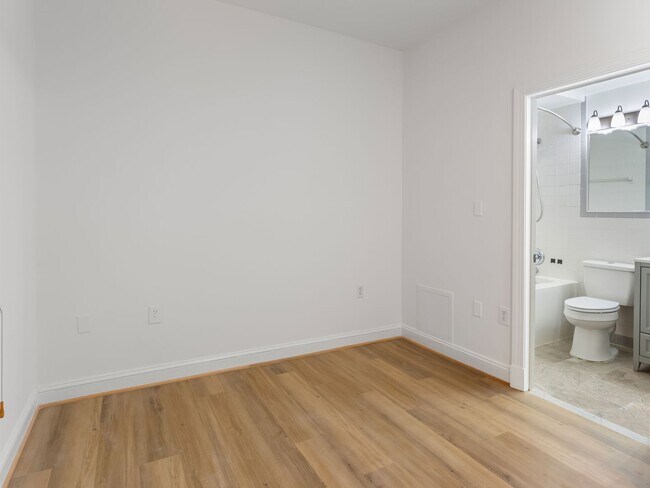 Building Photo - Charming 2BR/2BA Condo Near U Street with ...