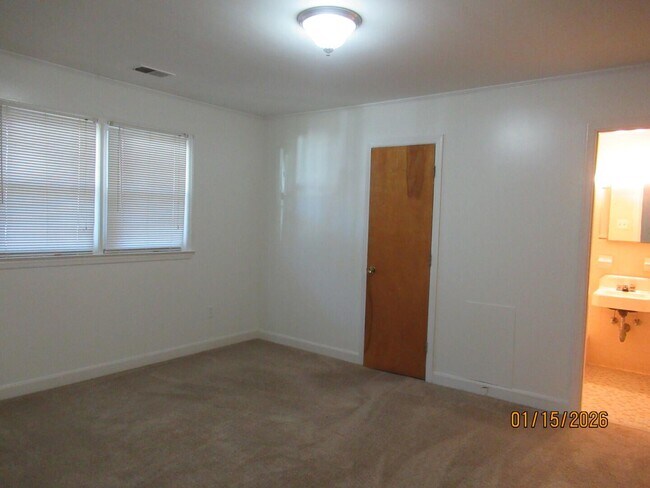 Building Photo - 326 W Hampton Ave