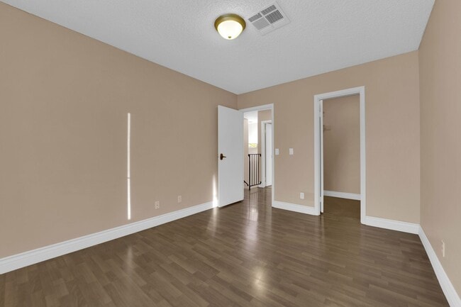 Building Photo - Beautiful 4 bed/ 3 bath POOL Home For Rent