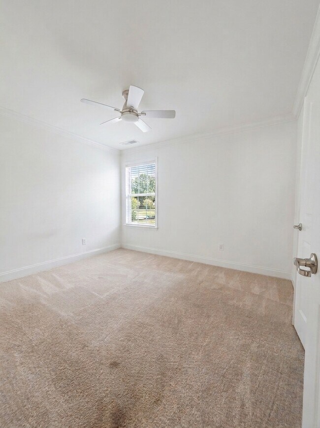 Building Photo - 384 Yardley Ln