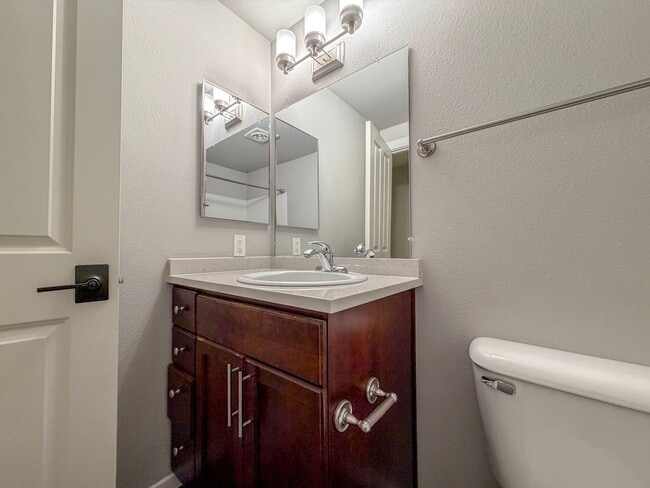 Building Photo - Gorgeous 2bd/2bth Lower Queen Anne Condo, $2,850/mo.