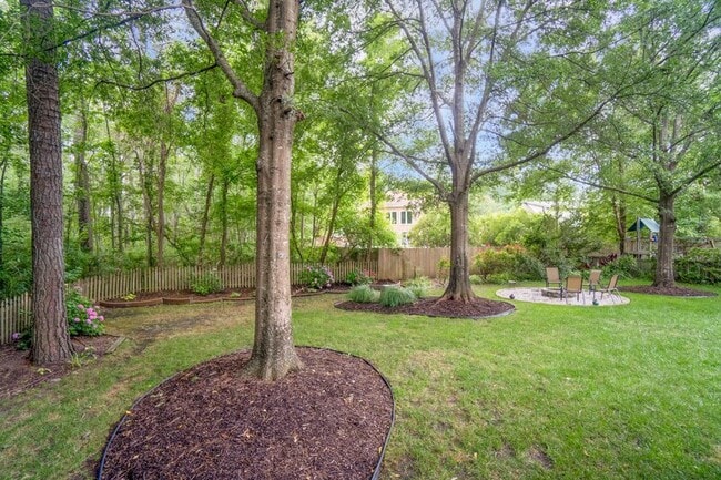 Building Photo - 821 Loch Island Dr