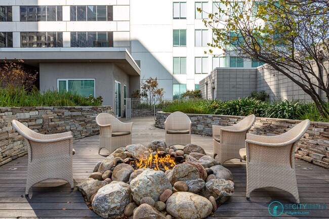 Building Photo - SoMA: Full-Service Building w/ Free Housek...