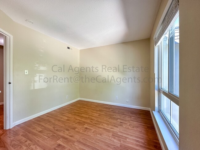 Building Photo - 2040 Sierra Rd