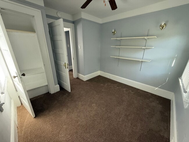 Building Photo - 903 Lee St N