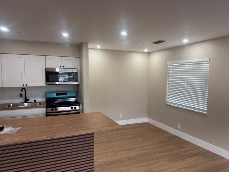 Building Photo - 2267 NW 52nd Ct