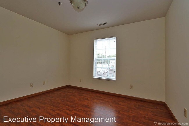 Building Photo - 906 N Frederick St