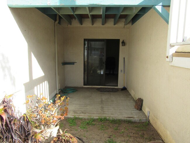 Building Photo - 3 bed, 2 bath, two car garage Condo on the Central Coast