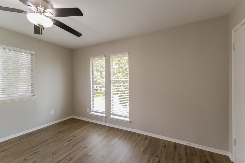 Building Photo - 701 Tanglewood Dr