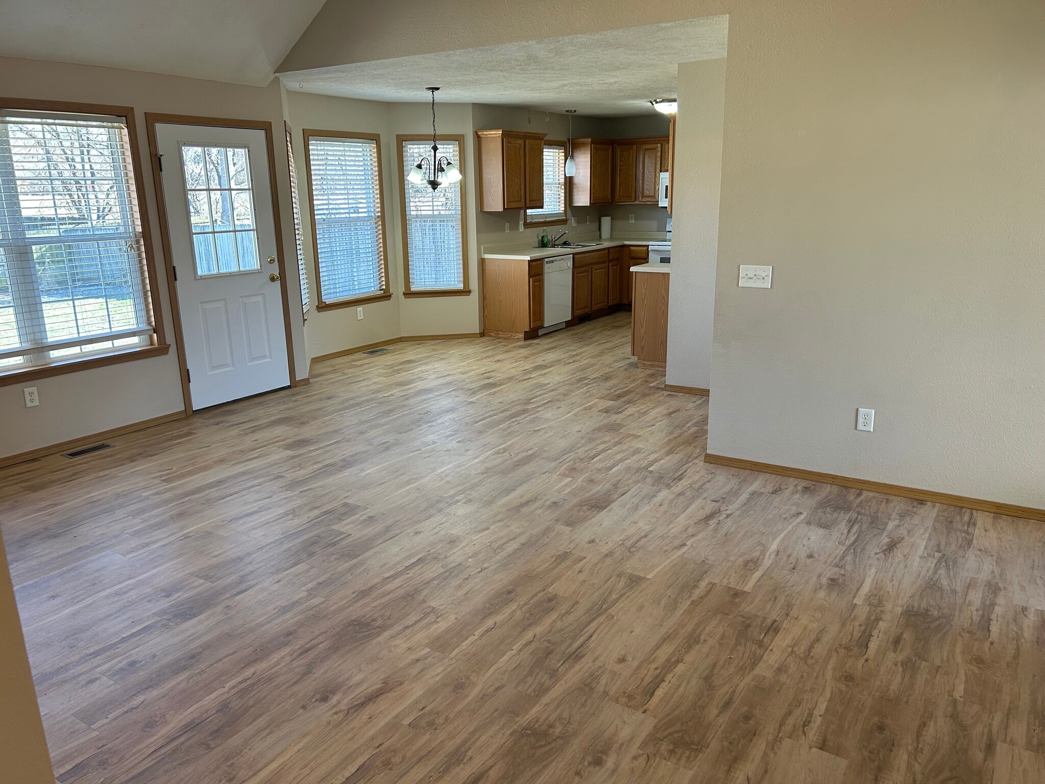 Building Photo - 3830 S Keystone Ave