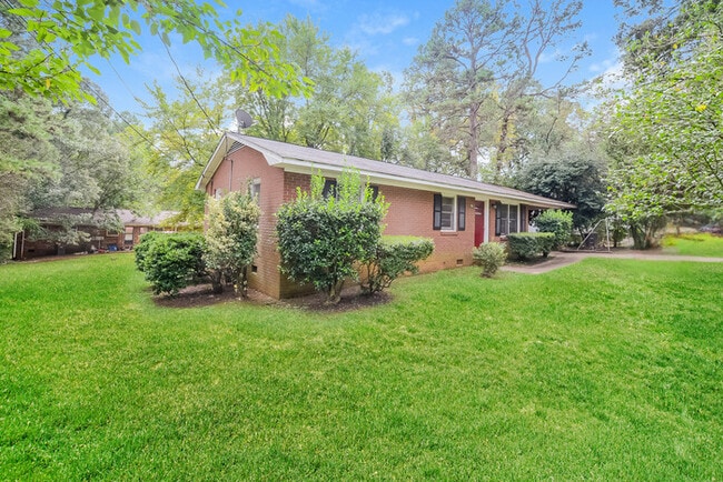 Building Photo - 10 Dearr Dr