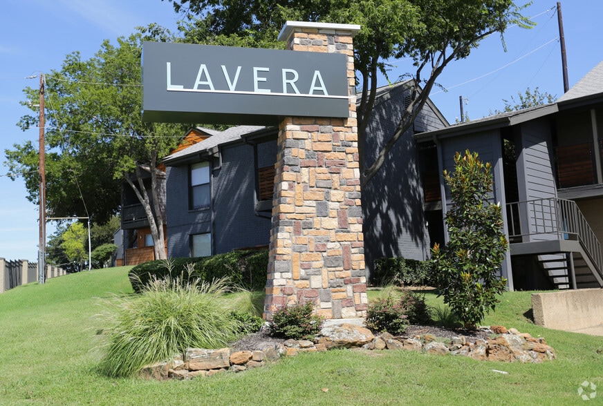 Primary Photo - Lavera at Lake Highlands